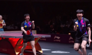 原创 
            3-1翻盘转折点！孙颖莎单膝跪地救球，连扛松岛辉空3次侧身，​太燃