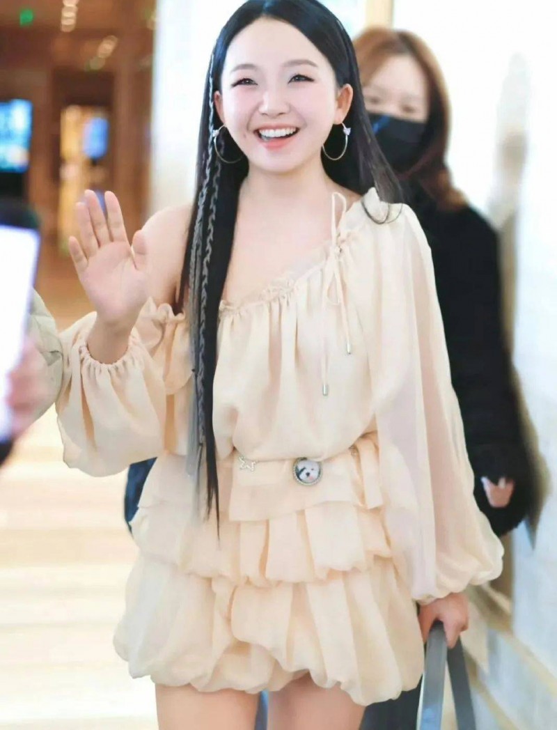 “内娱第一搞笑女”暴瘦20斤，美到全网认不出：她是换头还是换脸了？
